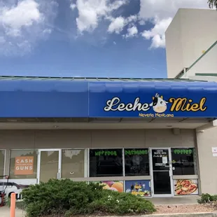 Lech Y Miel Restaurant