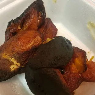 Platanos quemados directamente a la basura.