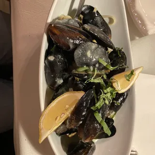 Mussels Over Linguine