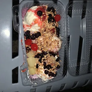 Bananna split w/ blueberrys. I love creative foods.