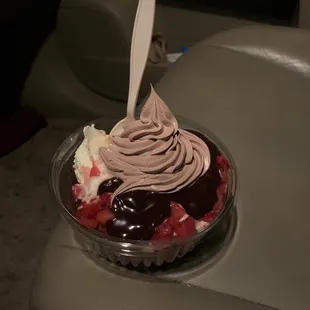 Stopped in to pick up the Sunday of the month. Chocolate covered strawberries. Looks delicious. You should get one too.