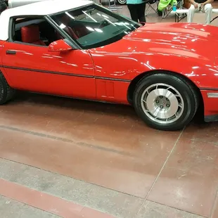New paint on 87 Corvette and new top