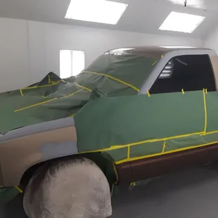 Work-in-process spray booth