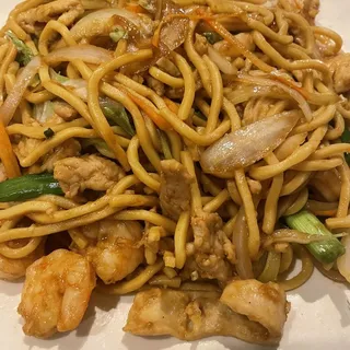 LO6. House Special Lo Mein