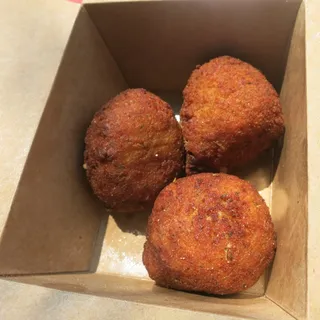 Mac And Cheese Balls With Crab