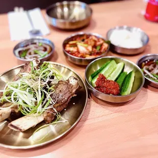 Naengmyun and bibim naengmyun with rib