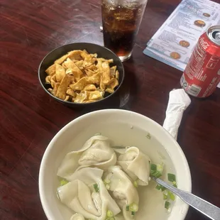 WONTON SOUP WTH NODDLES