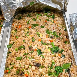 Large veggie fried rice (so delicious) (find more on Instagram @melshealthybowl)