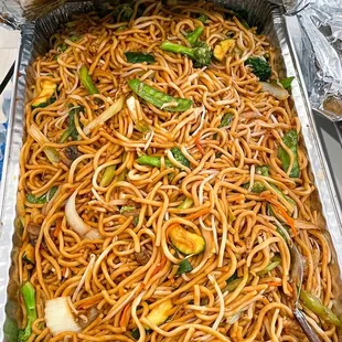 Large veggie chowmein not greasy! So good (find more on Instagram @melshealthybowl)