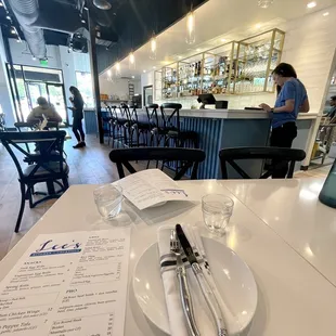 Nice decor and cutlery.
