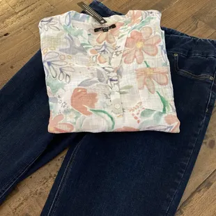 Slim station jean and CharlieB spring top