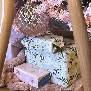 Decorations for the Christmas pop-up