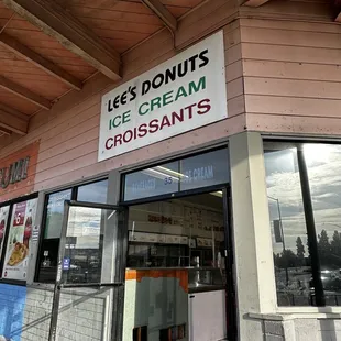 the entrance to the ice cream shop