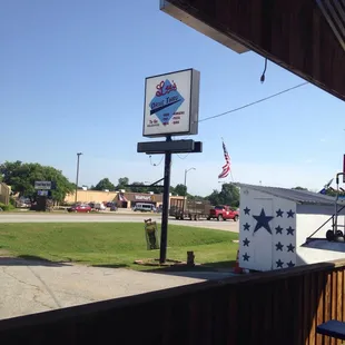 a view of the outside of a restaurant