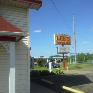 the outside of a restaurant