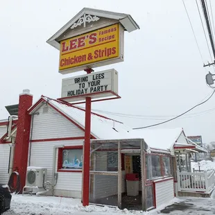 the outside of the restaurant