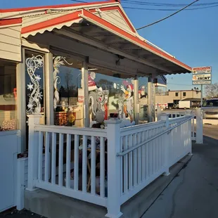 Awesome Welcoming Entrance.  11/26/2022