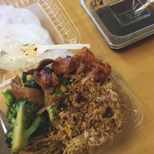 Hood Special #2, Fried Rice/Chow Mein+Hunan Chicken+Broccoli Beef. Gotta add sum of that hot chili oil nahtalmbout.