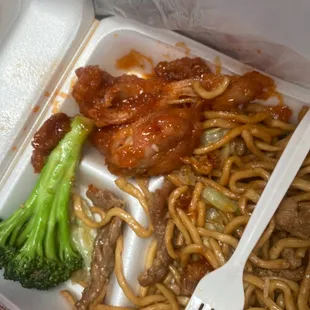 Brocolli beef and cho mein