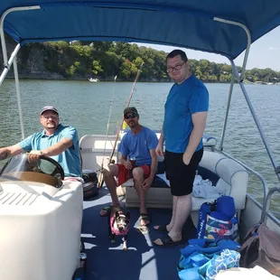 Pontoon boat rental