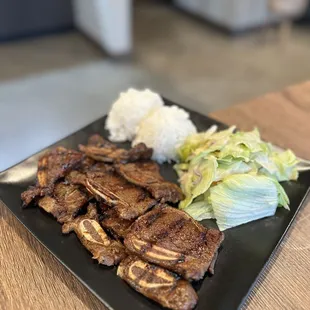 galbi (marinated shorts ribs w/ rice)