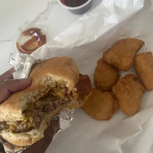 Steakhouse burger and chicken nuggets