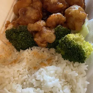 some of the least chicken- 12. General Tso's Chicken i've had. about 90% breading