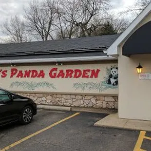 Lee&apos;s  Panda Garden