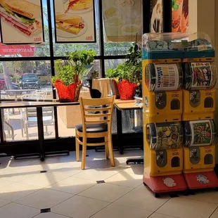 the inside of a fast food restaurant