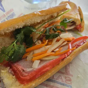Combination Banh Mi shows you its goods and what it&apos;s working with