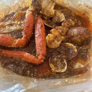 Snow crabs, clams, shrimp &amp; potato