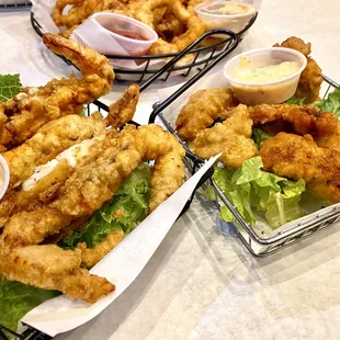 Starter of fried soft sheel crab and fried oysters