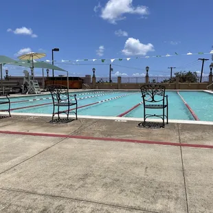 Pool. Heated nicely.