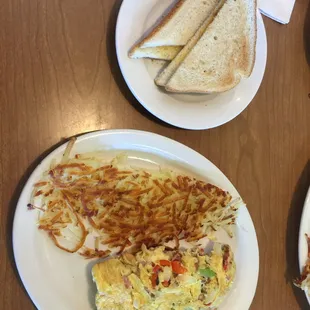 Western omelette, hash browns & toast