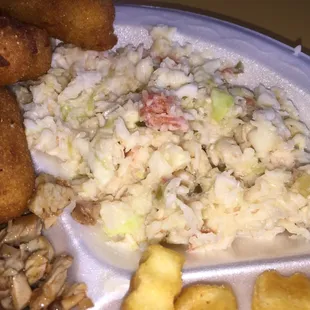 Slaw, with bits of tomato.