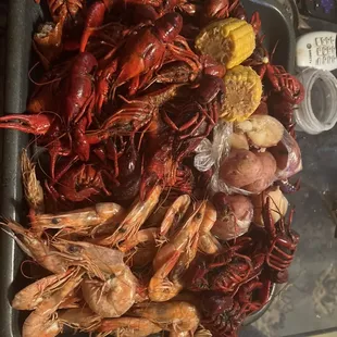 Crawfish,shrimp potatoes an corn was so good with the butter garlic sause!!