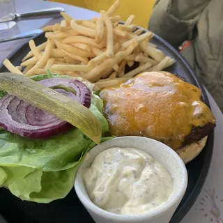 CHEDDAR CHEESEBURGER*