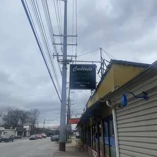 the outside of the restaurant