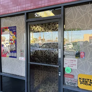 ramen and noodles, outside