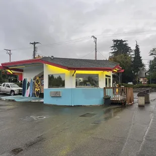 Exterior - no dine in - no drive through