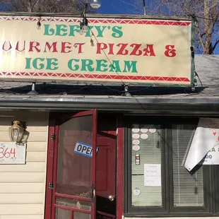 The Front of Lefty's Gourmet Pizza &amp; Ice Cream