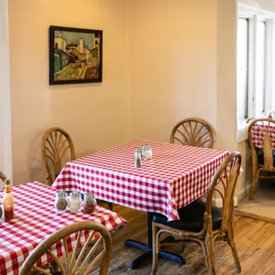 Lefty's Gourmet Pizza and Ice Cream