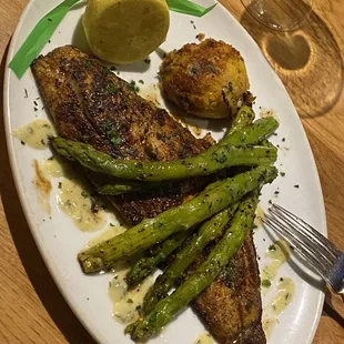 Redfish and asparagus