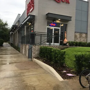 Legacy Liquors (outside)