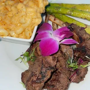 Lamb chops w/ asparagus &amp; seafood Mac &amp; cheese