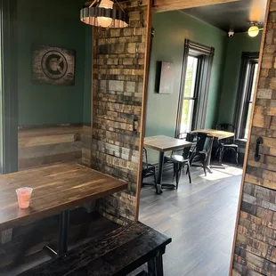 Bourbon, bar seating