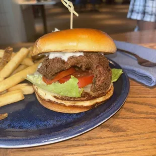 CRISPY FISH SANdWICH................. pollock, lettuce, tomato, pickles, tartar sauce Served Cajun style