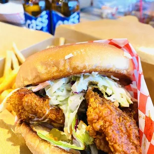 food, chicken wings and fried chicken