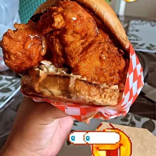 food, chicken wings and fried chicken