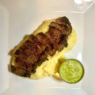 8oz Angus steak with mashed potatoes